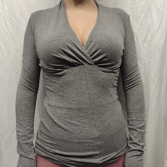 5 long sleeve shirts in size small - Picture 4 of 6